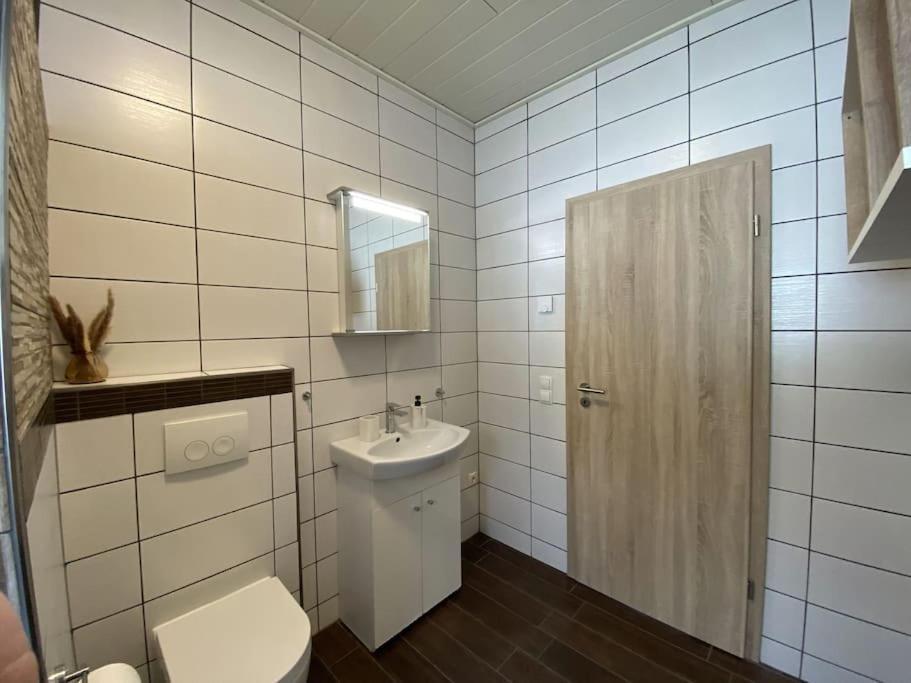 Neu Apartment In Schloss Naehe,Parkplatz, Netflix Sogel Bagian luar foto
