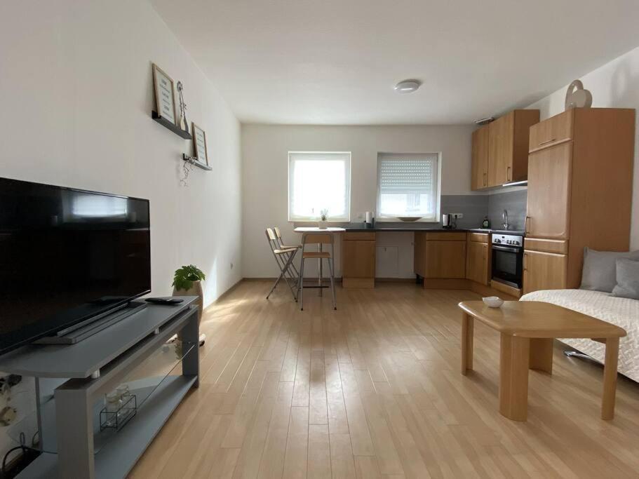Neu Apartment In Schloss Naehe,Parkplatz, Netflix Sogel Bagian luar foto