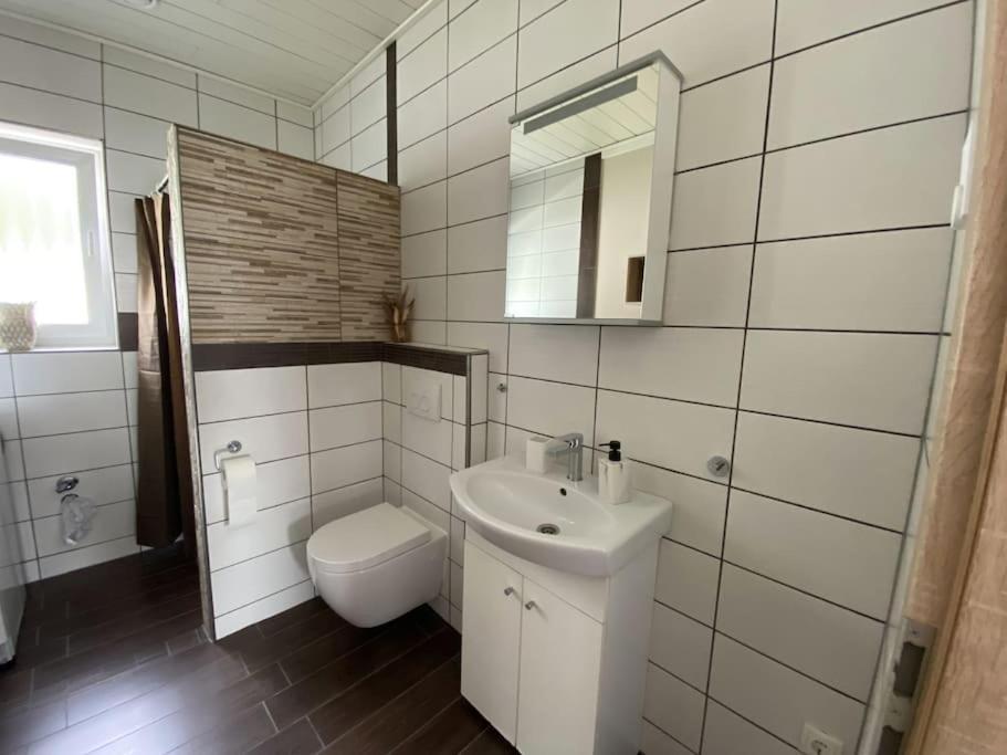Neu Apartment In Schloss Naehe,Parkplatz, Netflix Sogel Bagian luar foto